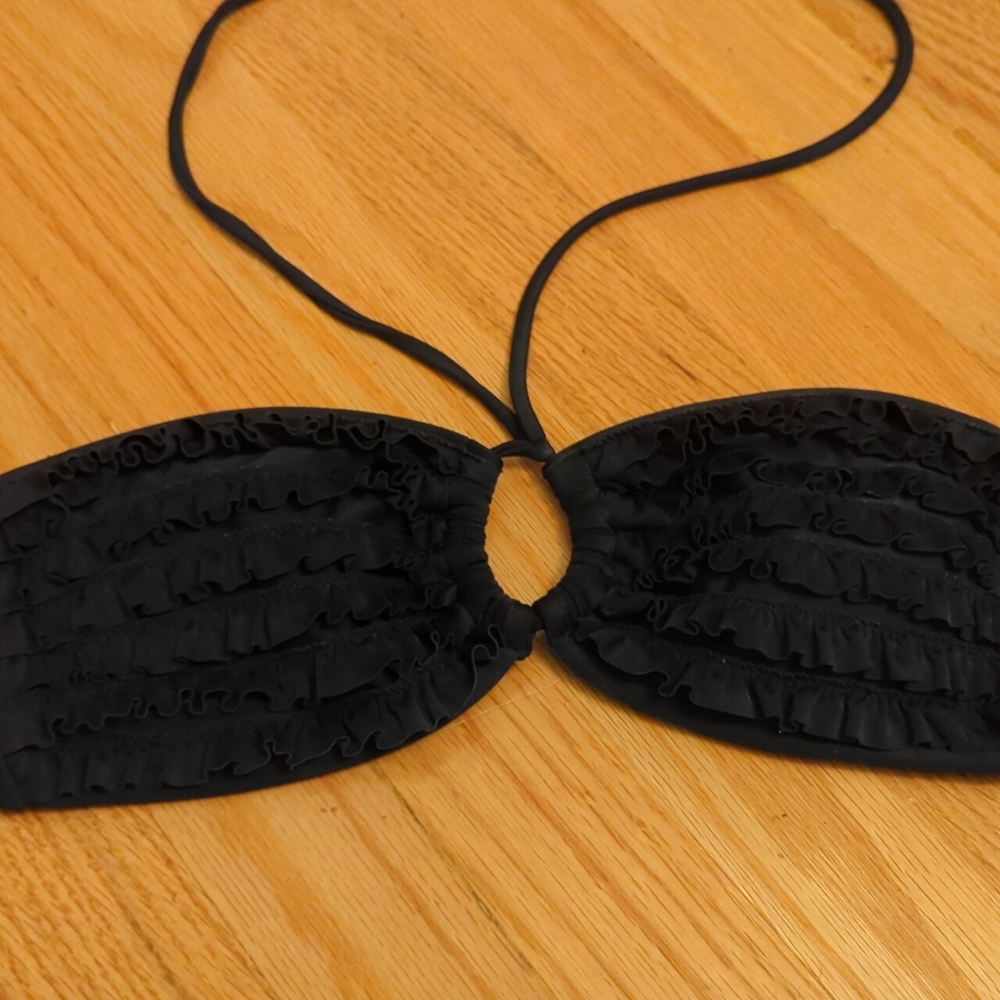 Black bikini - Picture 2 of 8